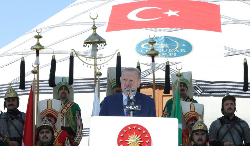 Cumhurbaşkanı Erdoğan: Malazgirt'e giden yol Ahlat'tan açıldı