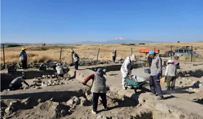 Kültepe'de 78 yıllık kazı tarihinde bir ilk! Helenistik Dönem mozaiği bulundu