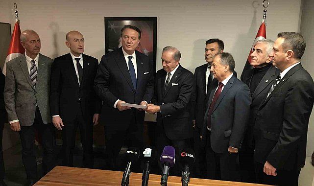 Beşiktaş Başkan Adayı Hasan Arat, yönetim kurulu listesini teslim etti