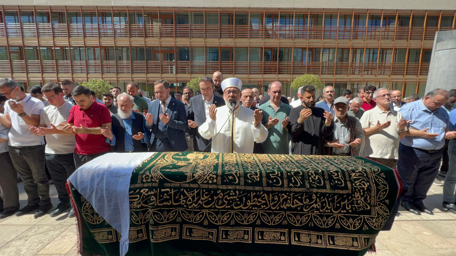 Ditib Cenaze Namazi Uzunalioglu Dualarla Ugurlandi 4