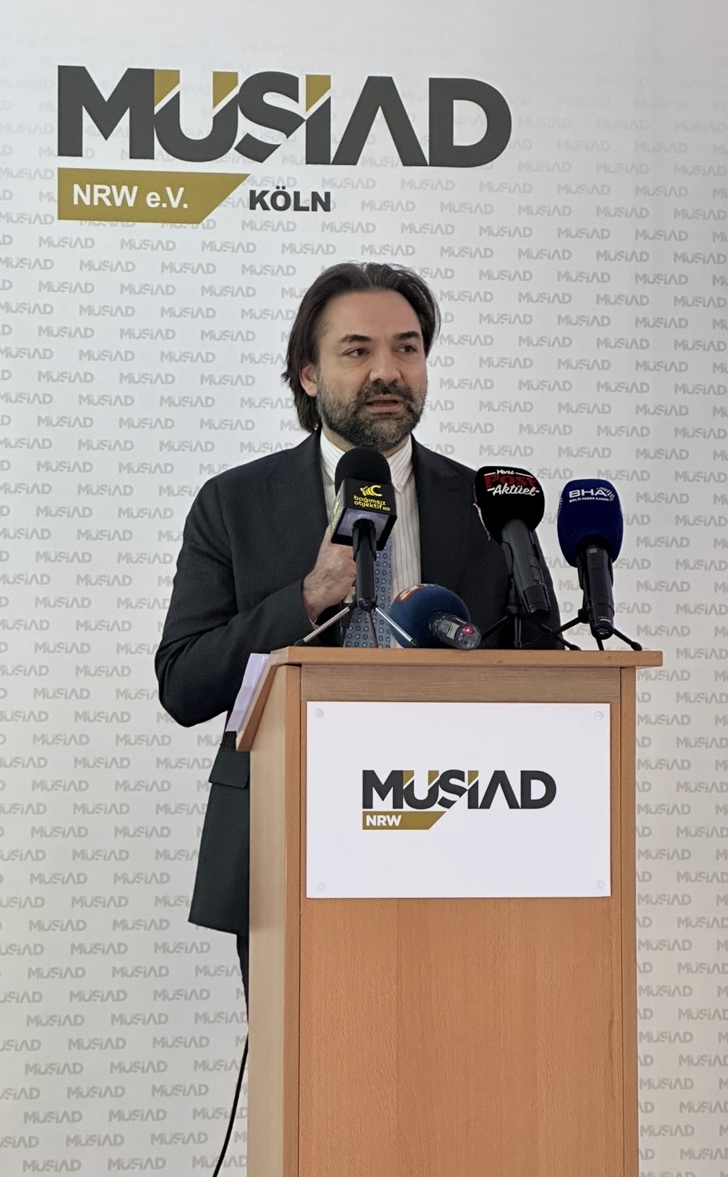 Türkiye Cumhuriyeti Köln Başkonsolosu Hüseyin Kantem Al