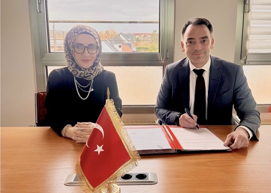 Düsseldorf’ta e-Sınav ve Eğitim Merkezi İçin Protokol İmzalandı