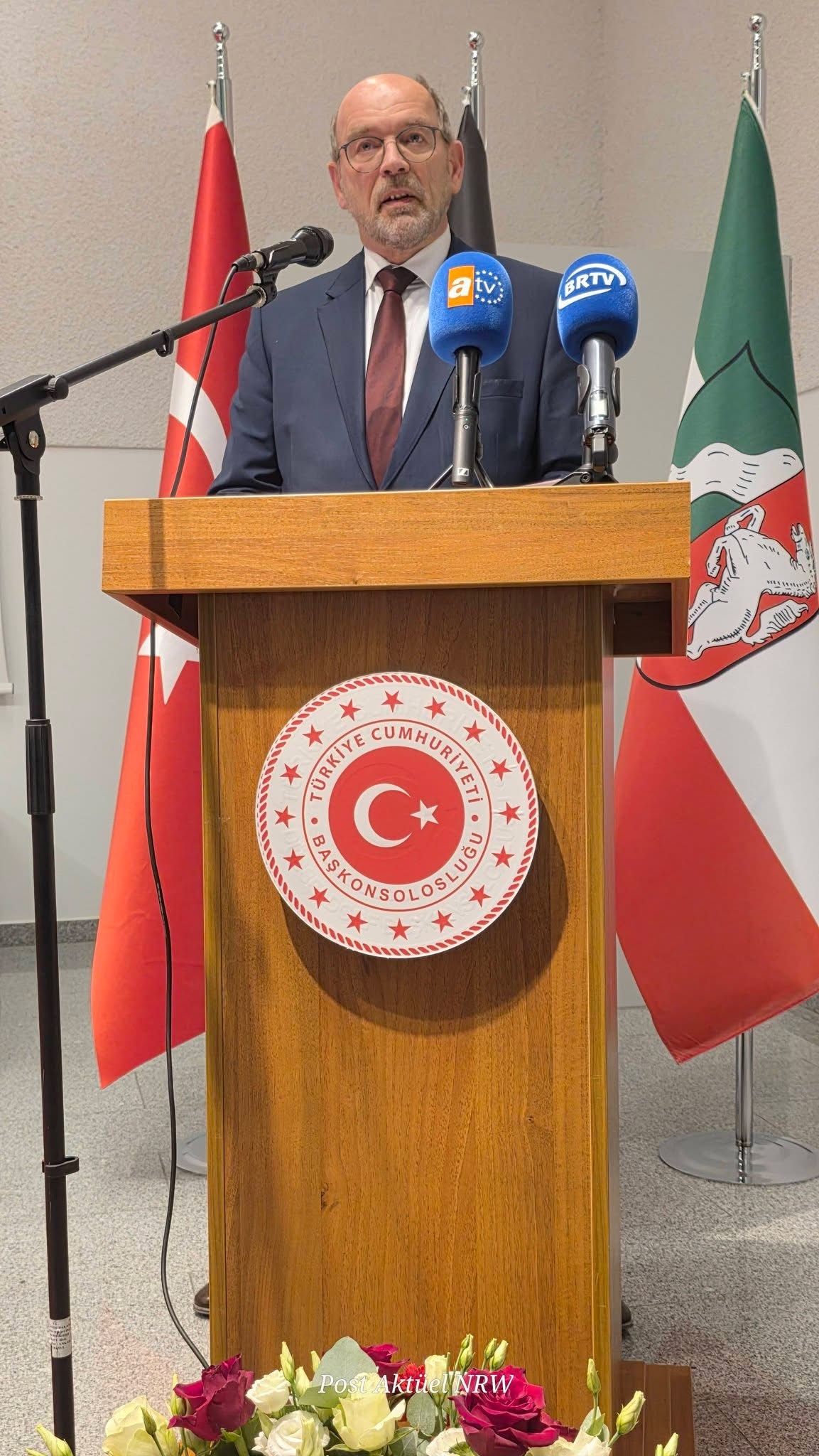 Kuzey Ren-Vestfalya Eyalet Parlamentosu Birinci Başkan Yardımcısı ve Türkiye-Almanya Parlamentolar Arası Dostluk Grubu Başkanı Rainer Schmeltzer